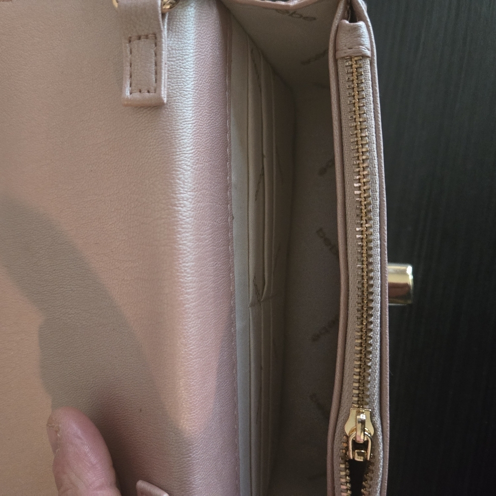 Bebe Jacari Crossbody Bag Iridescent Mauve Quilted Gold Chain⁸look - Picture 3 of 7